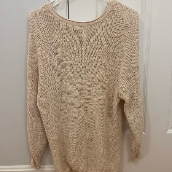 American Eagle sweater! Size XS/S but fits like a medium. Color is nude - Picture 3 of 3